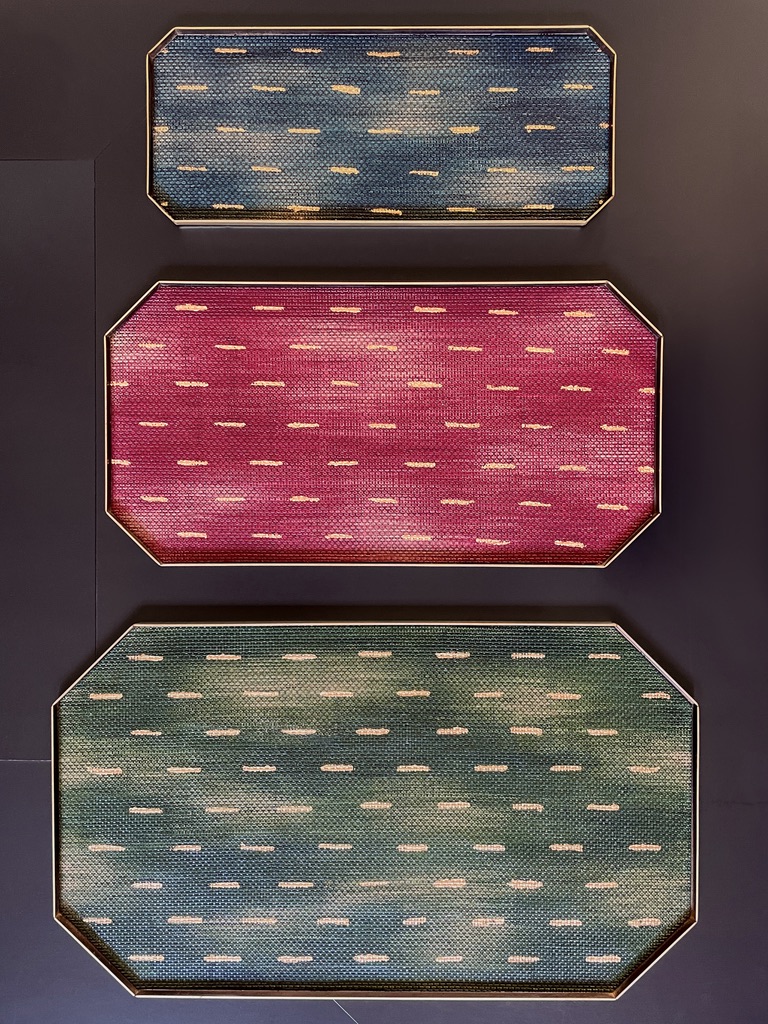 Vassoio poligonale in ottone WARA KIN con paglia giapponese dipinta a mano e foglia d’oro