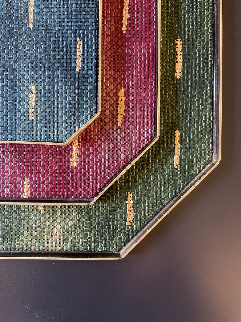 Vassoio poligonale in ottone WARA KIN con paglia giapponese dipinta a mano e foglia d’oro